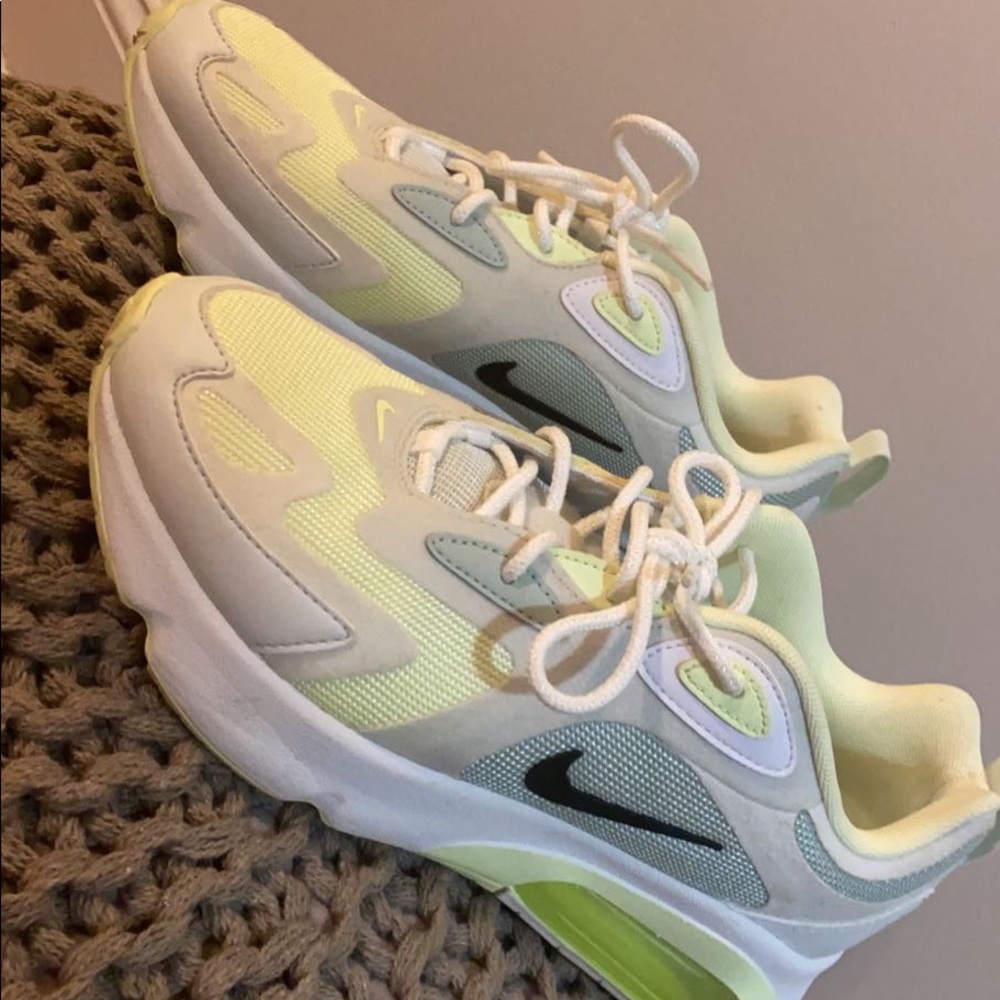Nike tennis shoes